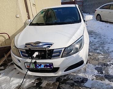 Сдаётся в аренду E5, белый седан. 160 кв. Заряд копго кармайт