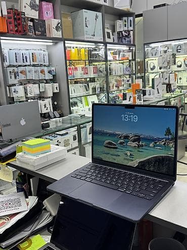 Macbook Air M4, 13.6, 16gb, 256GB, цвет Midnight, батарея 100%, всего — 1