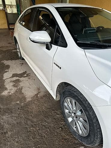 byd e2 2023: Toyota Corolla: 2019 г., 1.8 л, Вариатор, Гибрид, Седан — 5