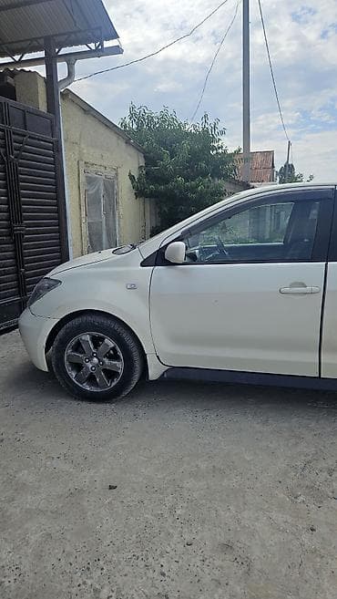 круглый: Daihatsu : 2003 г., Хэтчбэк — 2
