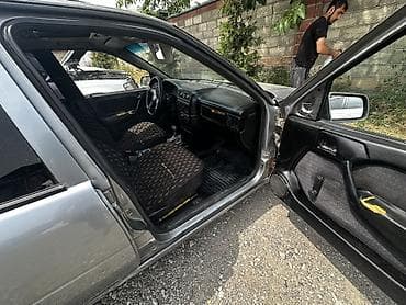 byd e9 2025: Opel Vectra: 1993 г., 1.6 л, Механика, Бензин, Хэтчбэк — 4