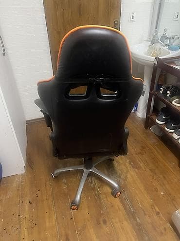 куплю сары май: Игровое кресло, Б/у, С колесиками, цвет - Оранжевый, Экокожа — 8