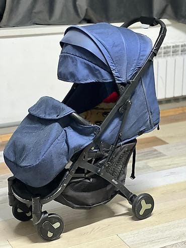 Прогулочная коляска-трость (темно-синяя) - Компактная складная