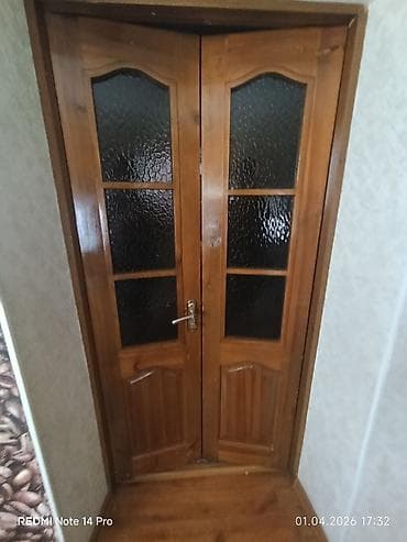 Продаю двери четыре пары есть одинокие двери
