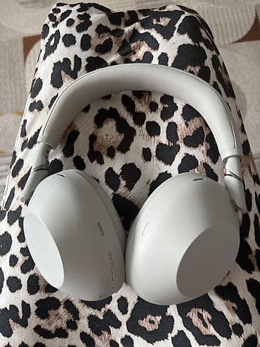 mic mini: Беспроводные накладные наушники Sony WH-1000XM6, цвет светло‑серый — 1