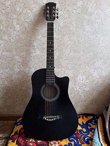 Акустическая гитара с вырезом (cutaway), шестиструнная