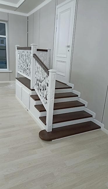 Деревянная лестница Для дома, Бесплатная доставка, Вид дерева: Дуб, Форма лестницы: Г-образная, Стиль: Классический at lalafo.kg Деревянная лестница Для дома, Бесплатная доставка, Вид дерева: Дуб, Форма лестницы: Г-образная, Стиль: Классический