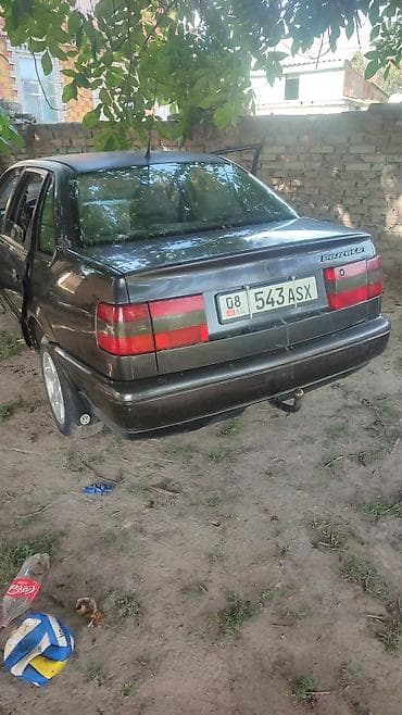 Volkswagen Passat: 1994 г., Кол менен иштөөчү, Седан — 9