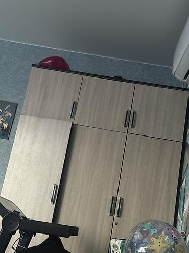 Продаю шкаф цена 11000 пользовались не долго косяков нет самовывоз