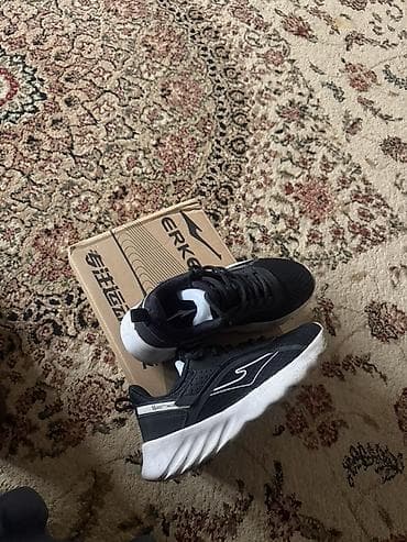 крассовки женский: Мужские кроссовки, 35.5, 35, Б/у, цвет - Черный — 1