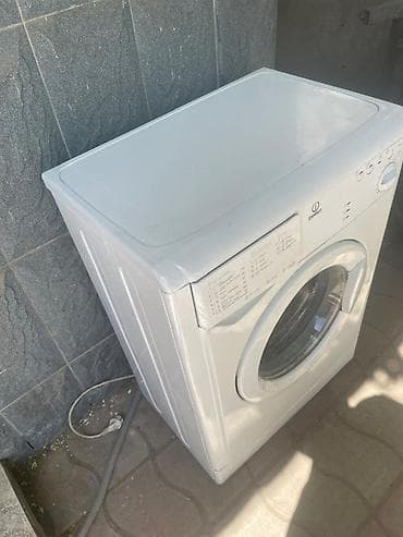 Стиральная машина Indesit, 5 килограмм работает отлично,жуйт — 3