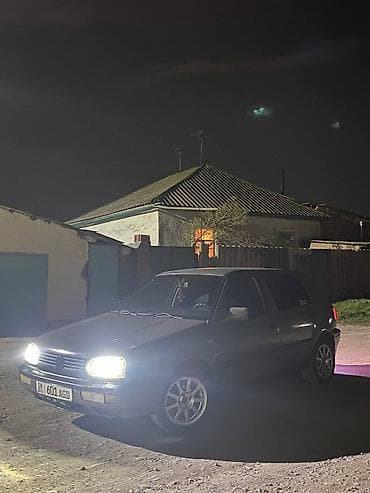 Продажа авто: Volkswagen Golf: 1992 г., 1.8 л, Механика, Бензин, Хэтчбэк — 3
