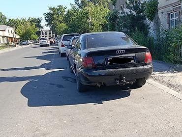 Audi A4: 1996 г., 1.8 л, Механика, Бензин, Седан