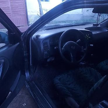 Nissan Primera: 1991 г., Механика, Седан — 2