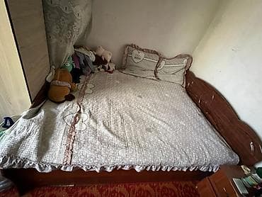 Двуспальная кровать, Б/у, С матрасом, длина - 200 см