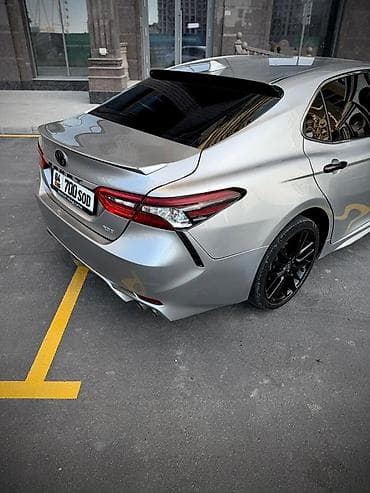 лодка на крышу: Toyota Camry: 2021 г., Седан — 5