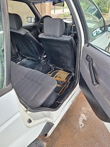 Унаа: Volkswagen Passat: 1991 г., 1.8 л, Кол менен иштөөчү, Бензин, Седан — 6