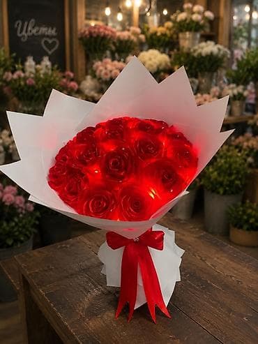 атласные розы: Светящийся букет из красных роз - Композиция: плотные розы — 2