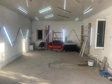 Паркинги: 40 м², Кирпичный — 2