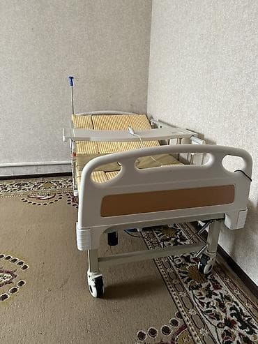 чехии: Функциональная медицинская кровать с электроприводом Почти новый — 2