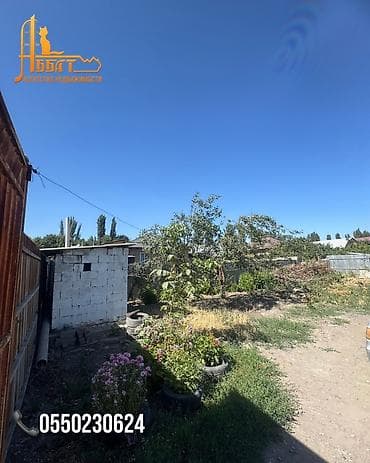 Дома: Продаётся участок с домом, район с. Новопокровка. Параметры: - — 4