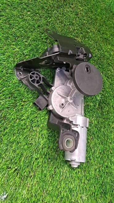 e61: Мотор стеклоочистителя задний BMW E61 Touring Номер 61.62-4 423 —-669 — 3