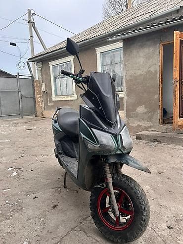 Скутеры: Продаю или в аренду. 400 сом в день шлемы по 1500 — 2