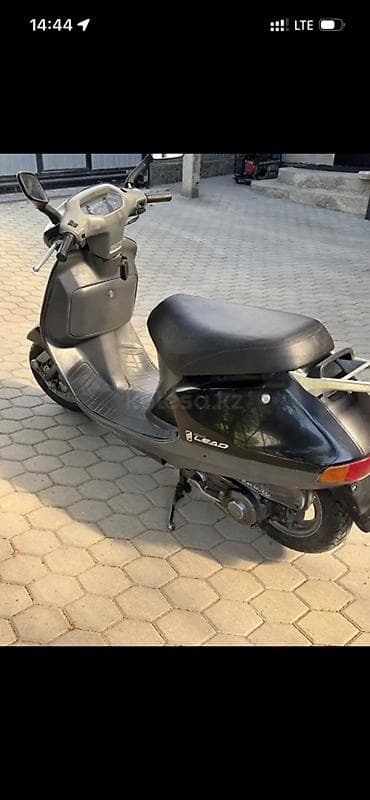 скутер honda adv: Скутер Honda Lead (серия LEAD), черный цвет. 2 тактный двигатель 50 — 4