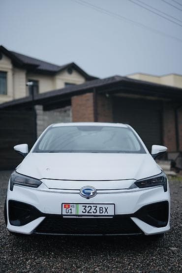 крыло приус: Электромобиль GAC Aion S (белый седан) - Кузов: аэродинамичный — 1