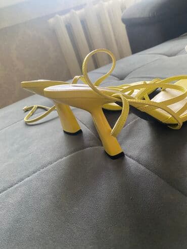 шлепка: Босоножки, 39, Alaska, Новый, цвет - Желтый, Платная доставка, Самовывоз — 1