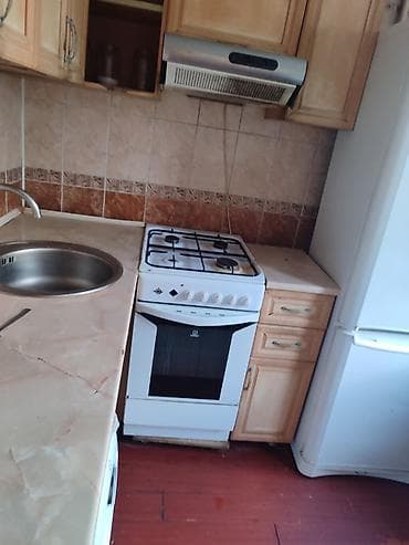 osh flat: Сдается 2‑комнатная квартира. Планировка и помещения: - Просторная — 2