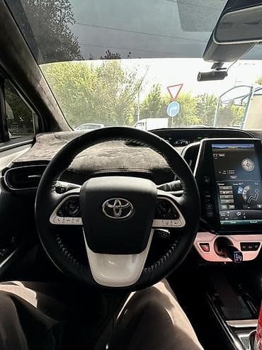 hybrid: Toyota Prius: 2017 г., 1.8 л, Вариатор, Гибрид, Хэтчбэк — 6