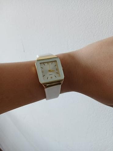 Кварцевые наручные часы с квадратным циферблатом - Корпус: золотистый