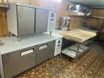 холодильный стол: Профессиональный холодильный стол с рабочей поверхностью - Тип — 1