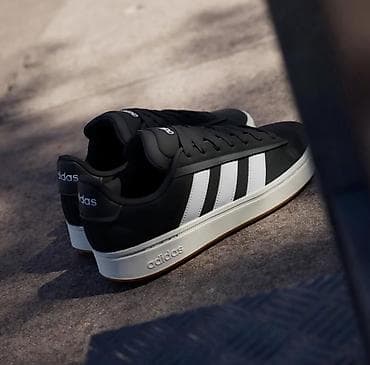 Босоножки, сандалии, шлепанцы: Adidas. СТИЛЬНЫЕ И УНИВЕРСАЛЬНЫЕ КРОССОВКИ С БЕЗОШИБОЧНО УЗНАВАЕМЫМ — 2