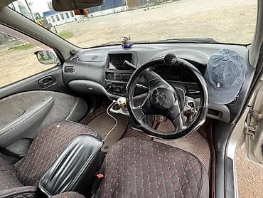 Toyota Raum: 1999 г., 1.6 л, Автомат, Бензин, Хэтчбэк