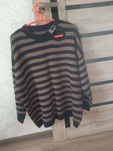 продаю связи с переездом: Свитера — 1