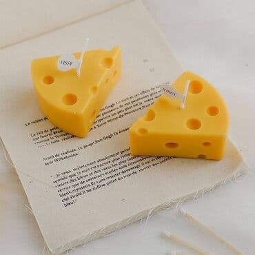 необычные подарки на день рождения: Декоративная свеча в форме кусочка сыра. Реалистичный дизайн с — 2