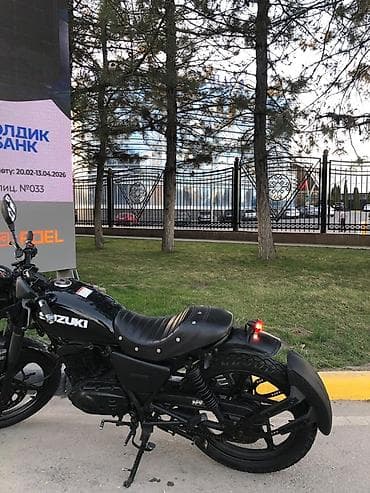 Мотоцикл Suzuki в стиле неоклассик/кафе-рейсер, черный. Документов