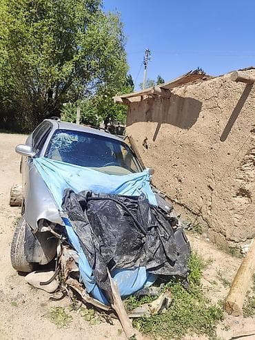 Mazda Familia/323 Wagon (правый руль), серебристый универсал, номер