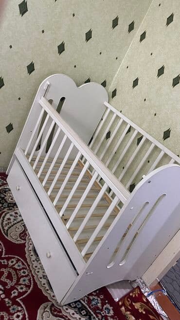 Срочно ‼️ Продаю детскую кроватку с качающимся механизмом выполненная