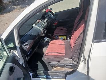салон автомобиля: Honda Fit: 2003 г., 1.3 л, Автомат, Бензин, Хэтчбэк — 8