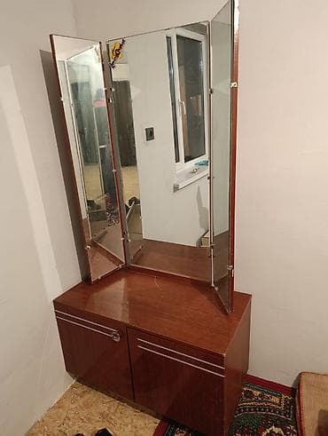 стол с зеркалом для макияжа: Туалетный столик, Б/у, С зеркалом, цвет - Коричневый, Другой материал — 3