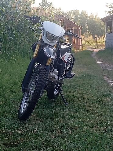 Эндуро/кросс мотоцикл 250 см³ (воздушное охлаждение) Особенности: - — 1
