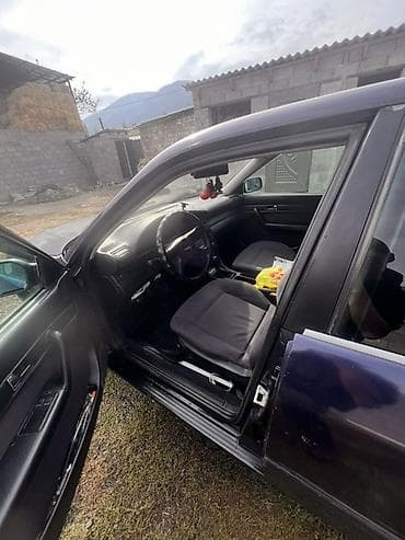 боз белер: Audi S4: 1993 г., 2.6 л, Кол менен иштөөчү, Газ, Седан — 6