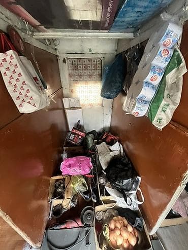 контейнер под бизнес: Бытовка/вагончик из металла с тамбуром и навесом. Характеристики: - — 4