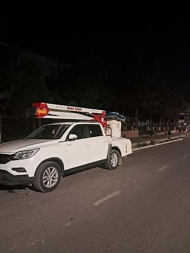 автовышка 28 метров: Услуги автовышки на базе компактного кроссовера - Место работы: город — 4