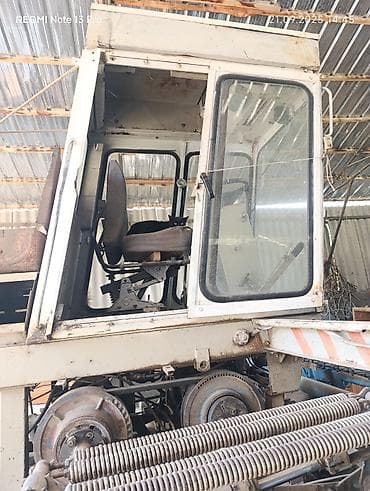 продажа зилов: Продаю 2 прицепа зиловских (один прицеп самосвал 200) (другой — 10