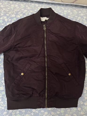 кожыные куртки: Очень качественный бомбер куртка H&M бордового цвета. Подходит на — 1