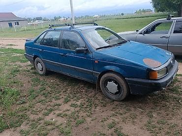 Унаа: Volkswagen Passat: 1990 г., Кол менен иштөөчү, Бензин, Седан — 1